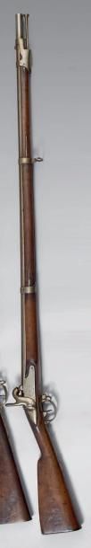 null Fusil d'infanterie modèle 1822 T bis, canon bien poinçonné et daté: “1833”;...