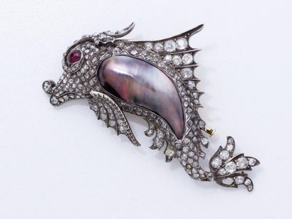 null Belle broche en or 750 et argent 800 millièmes stylisant un hippocampe, le corps...