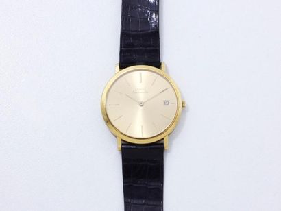 PIAGET Montre bracelet d'homme en or 750 millièmes, cadran doré rayonnant avec index...