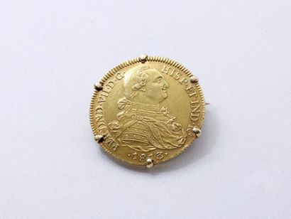 null Broche en or 750 millièmes retenant une pièce en or au profil du roi Ferdinand...