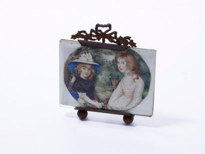 null Portrait miniature ovale peint sur ivoire représentant deux jeunes filles assises...