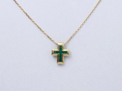 null Collier en or 750 millièmes retenant un pendentif décoré d'une croix ornée de...