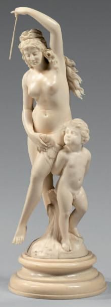 null Statuette en ivoire finement sculptée représentant Vénus corrigeant l'Amour;...