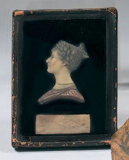 null Bas-relief en cire «au naturel» représentant Lady Sydney Morgan sous son profil...