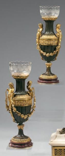 null Paire de vases en cristal et bronze ciselé, doré et anciennement argenté, sous...