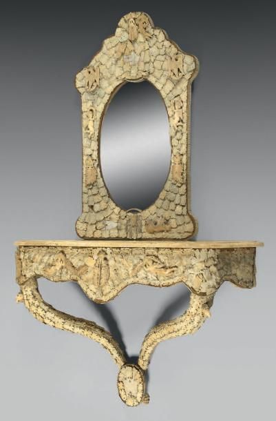 null Ensemble formé d'une console et d'un miroir ovale à décor en os sculpté d'aigles,...