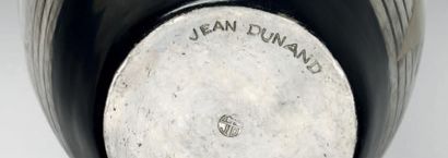 DUNAND Jean (1877-1942) 
Vase ovoïde en étain entièrement martelé à décor de triangles...