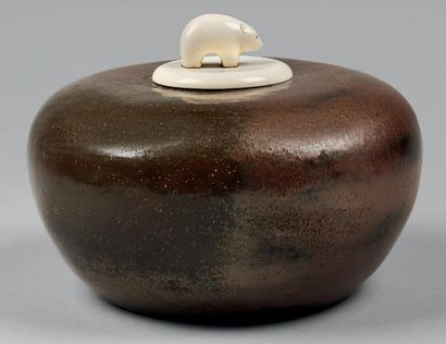 Henri SIMMEN (1880-1963) - Eugénie Jubin O'KIN (1880-1948) 
Vase couvert de forme...