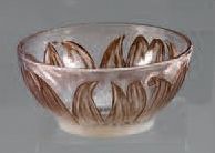 LALIQUE René (1860-1945) 
Bol «Fleur». Épreuve de tirage industriel réalisée en verre...