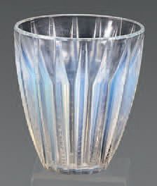 LALIQUE René (1860-1945) 
Vase «Chamonix». Épreuve de tirage industriel réalisée...
