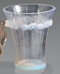 LALIQUE René (1860-1945) 
Vase «Boulouris». Épreuve de tirage industriel réalisée...