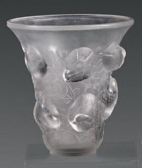 LALIQUE René (1860-1945) 
Vase «Saint-François». Épreuve de tirage industriel réalisée...