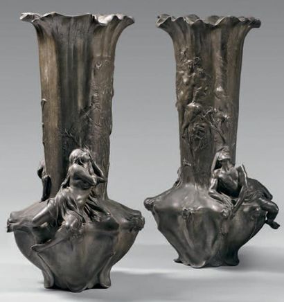 LARCHE Raoul (1860-1912) 
Paire de très grands vases, modèle «Rêves», intitulé «Harmonies...
