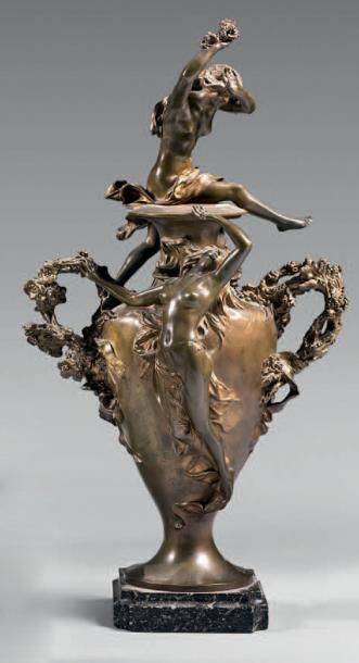 CHARPENTIER Félix-Maurice (1858-1924) 
Vase de forme balustre à décor de femmes nues....