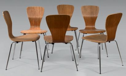 WIRKKALA Tapio (1915-1985) 
Suite de six chaises modèle «Nikke» en contre-plaqué...