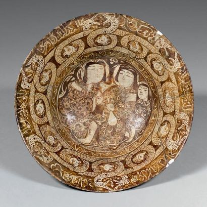 null Grande coupe à décor de personnages, Iran XIIIème siècle Céramique siliceuse...