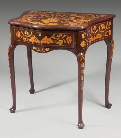 null Table formant console, en placage de bois indigène partiellement teinté à décor...