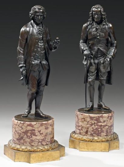 HOUDON d'après Rousseau et Voltaire Paire de statuettes en bronze ciselé et patiné....