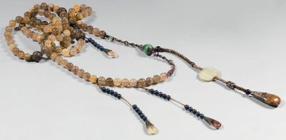 CHINE Collier de mandarin comprenant 108 perles de cristal de roche rutile, avec...