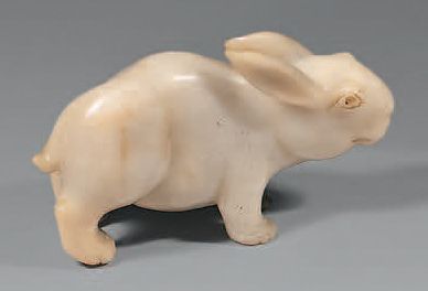 CHINE Statuette de lapin posé en stéatite blanche.
Vers 1900 (Accident à une patte)
H:...