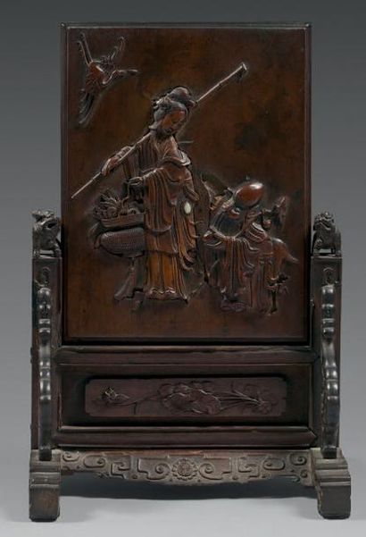 CHINE Ecran de table en bois à décor incrusté de buis sculpté de Laozi et son cerf...