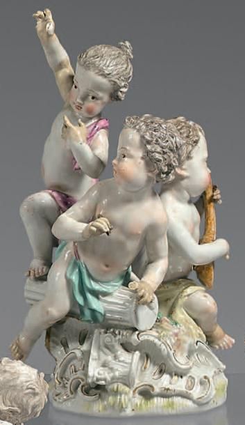 MEISSEN Groupe en porcelaine, composé de deux amours symbolisant la peinture et la...