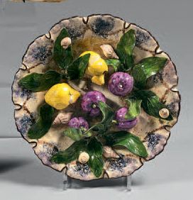 Christine VIANNET Trompe-l'oeil en céramique figurant des pommes et des citrons traités...