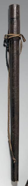 null Arc et carquois en bois laqué noir.
Arc: signé MITSU-KEN. L: 215 cm (usures)
Japon,...