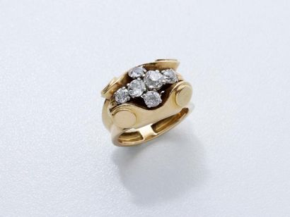 null Bague chevalière en or 750 millièmes, ornée de diamants taille ancienne en serti...