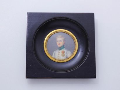 null Portrait miniature rond peint sur ivoire de l'Aiglon en uniforme autrichien,...