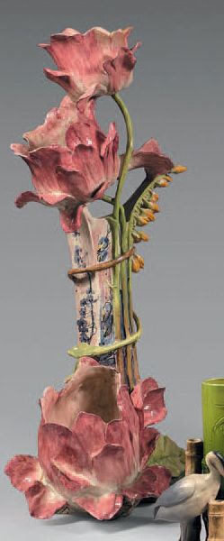 ANONYME Grand vase fleurs en céramique, émaux polychromes (accidents et éclats).
Hauteur:...