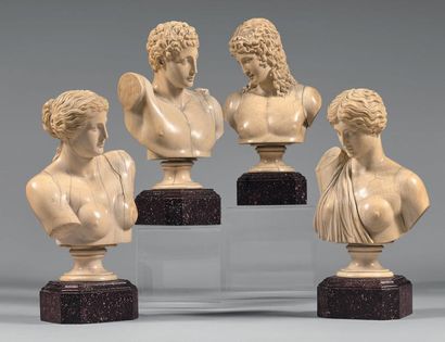 D'après l'Antique Rare ensemble de quatre grands bustes en ivoire finement sculptée...
