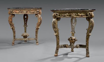Italie, Travail néoclassique, fin du XVIIIème siècle * Paire de consoles d'angles...