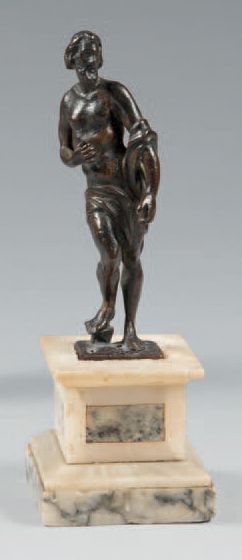 null Statuette en bronze représentant un homme barbu vêtu d'un voile.
XVIIème siècle...