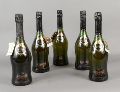 null 5 bouteilles CHAMPAGNE «La Grande Dame», Veuve Clicquot 1979 (1 LB, 4 MB)
