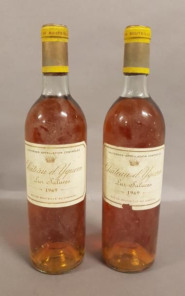 null 2 bouteilles CH. D'YQUEM, 1° Grand cru Supérieur Sauternes 1969 (es & ea; 1...