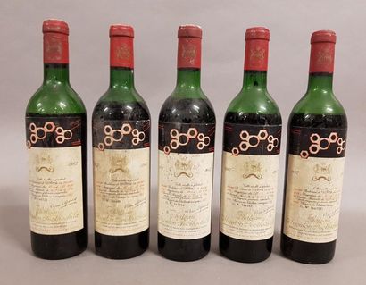 null 5 bouteilles CH. MOUTON-ROTHSCHILD, 1° cru Pauillac 1967 (ets & t; 1 MB, 1 MB/B,...