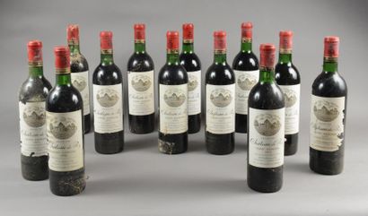 null 12 bouteilles CH. DE PEZ, Saint-Estèphe 1970 (3 J, ea, et, es; 4 TLB, 1et; 5...