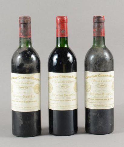null 3 bouteilles CH. CHEVAL-BLANC, 1° Grand cru St-Emilion 1985 (es, 2 TLB, 1 L...