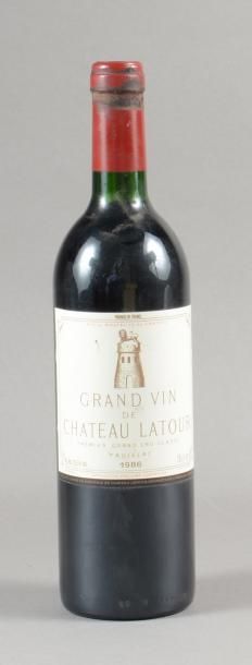 null 1 bouteille CH. LATOUR, 1° cru Pauillac 1986 (els, elt, ela, traces de coulures...