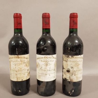 null 3 bouteilles CH. CHEVAL-BLANC, 1° Grand cru St-Emilion 1992 (2 ea, 1 eta; es...