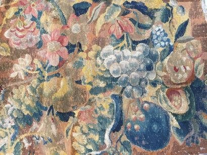null Trois garnitures de sièges en tapisserie fine, Aubusson, époque Régence, XVIIIe...