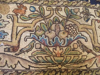 null Pentes de lit en tapisserie au Point, Italie centrale (?), fin du XVIe siècle....
