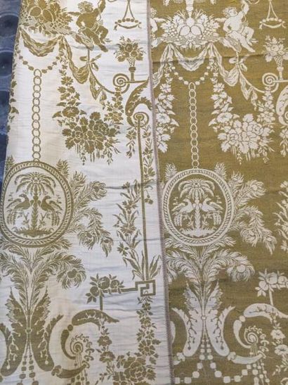 null Tissage jacquard en réplique d'un lampas en arabesque de la fin du XVIIIe siècle....