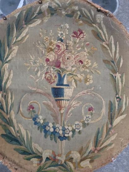 null Belle garniture d'un fauteuil cabriolet en tapisserie fine, Aubusson, XVIIIe...