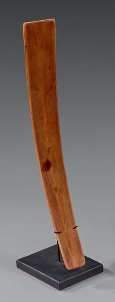 CHINE Tablette taoïste en ivoire à patine jaune.
XVIIIème siècle H: 51 cm