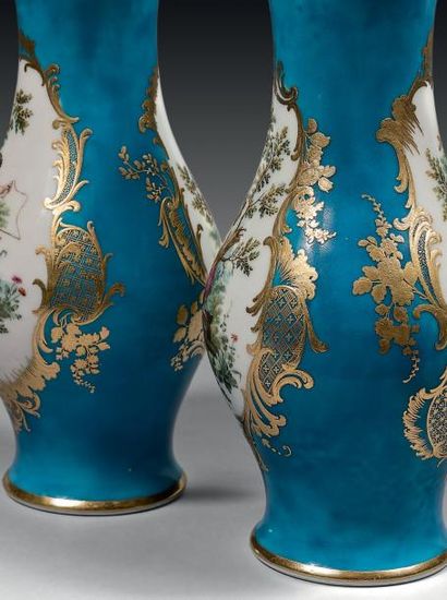 null * Paire de vases «urnes antiques» en porcelaine de Vincennes du XVIIIe siècle
Marque...