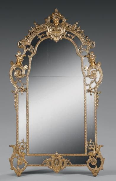 null Important miroir au mercure à parcloses en bois sculpté et doré (reprises);...
