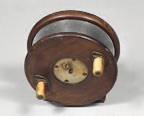 null Moulinet en bois et cuivre (type Nottingham) à bobine démontable par bouton...