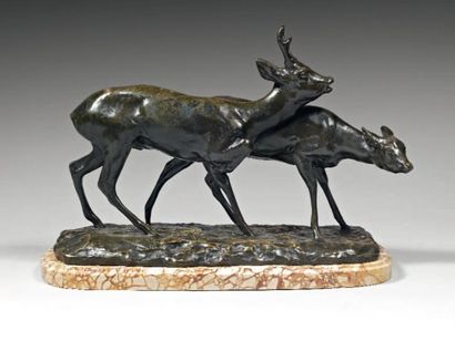 Pierre Robert CHRISTOPHE (1880 - 1971) Couple de chevreuils Bronze à patine brune...